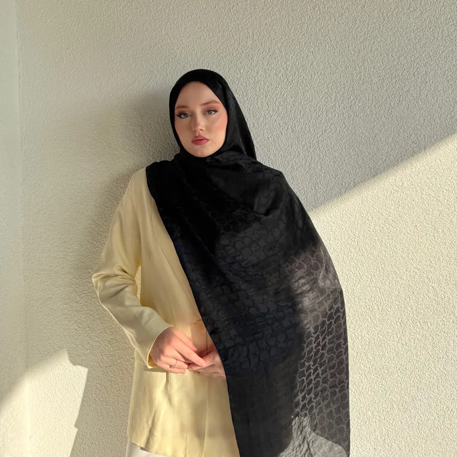 Ürün görseli: Halka Desen Pamuk Jakar Şal - Siyah
