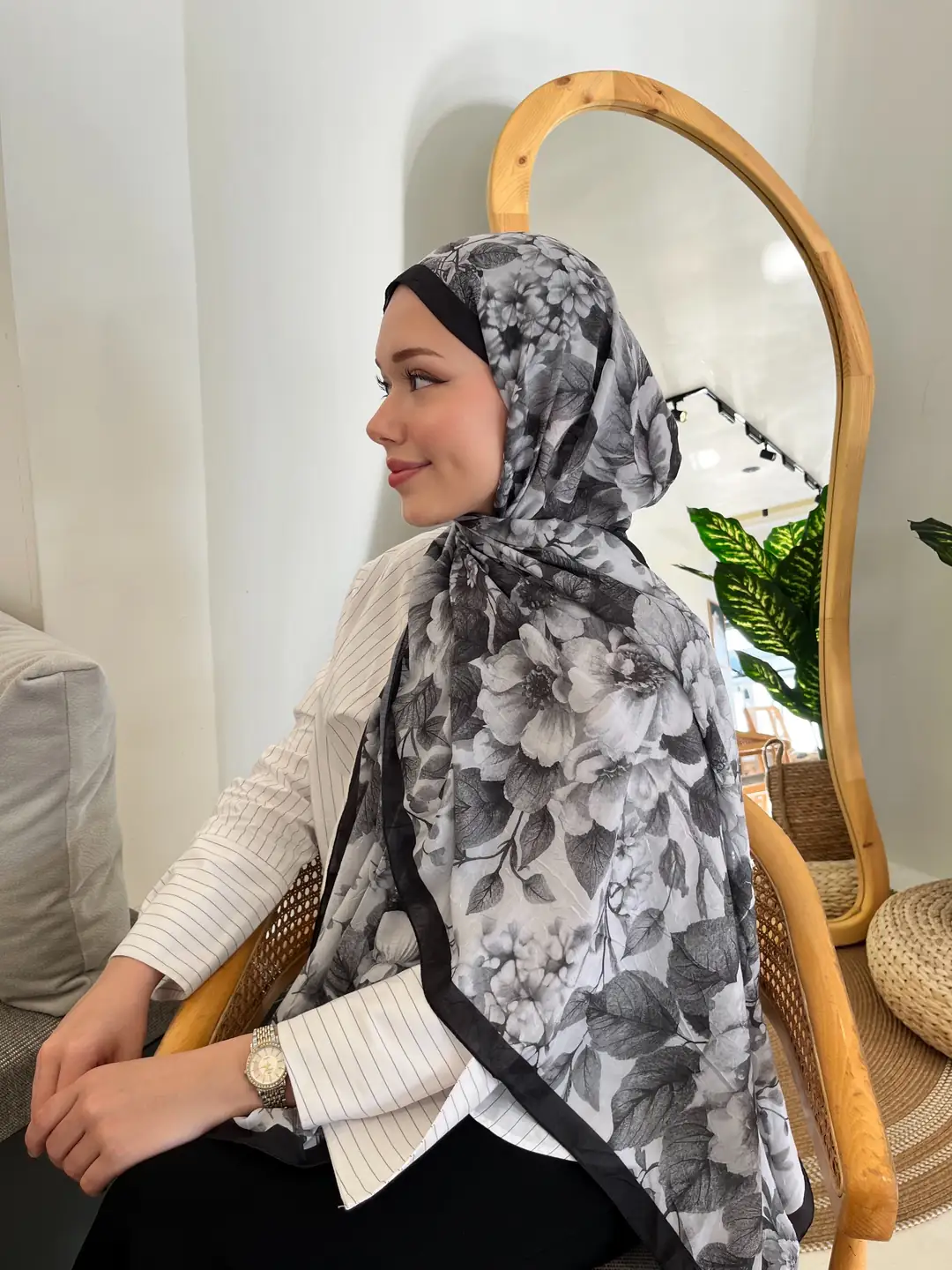Ürün görseli: Peony Desen Pamuk Kraş Şal - Siyah/Beyaz