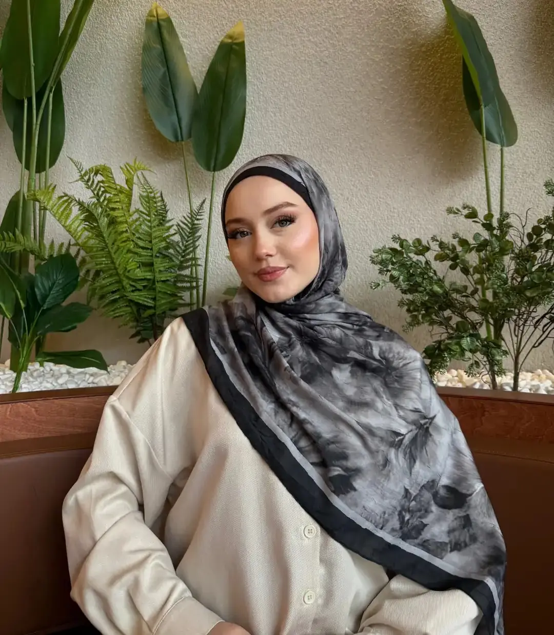 Ürün görseli: Manolya Desen Pamuk Kraş Şal - Siyah